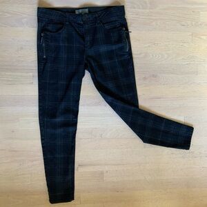 Wit & Wisdom plaid with zipper accents. Great condition. Sz 12